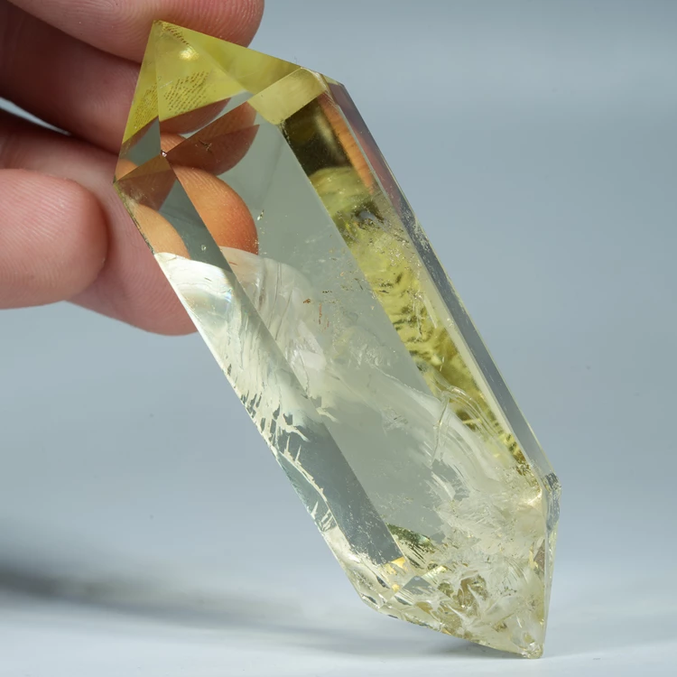 cytryn-przezroczysty-krysztal-zolty-kamien (108).webp