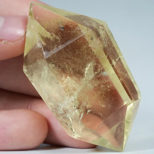 cytryn-przezroczysty-krysztal-zolty-kamien (109).webp