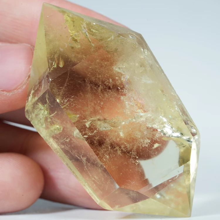 cytryn-przezroczysty-krysztal-zolty-kamien (110).webp