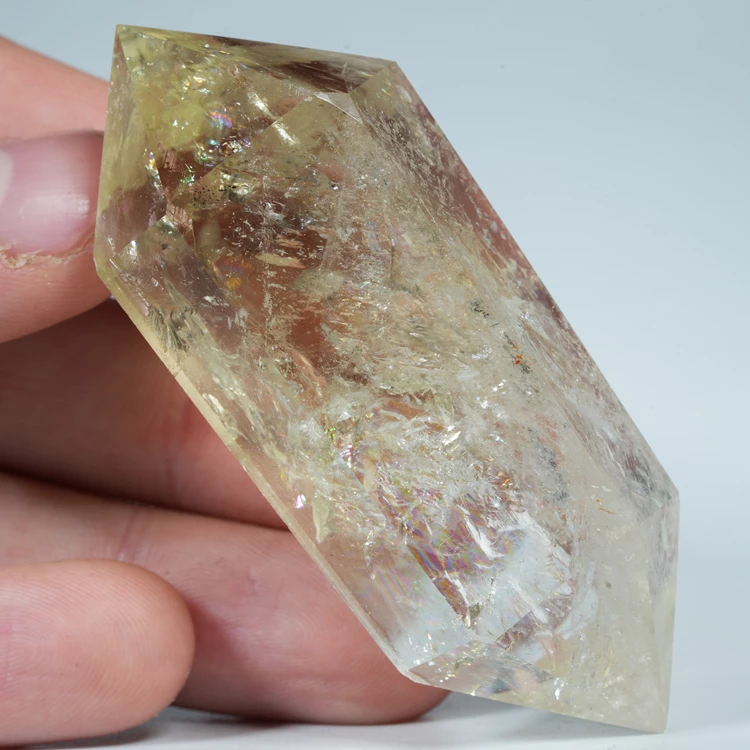 cytryn-przezroczysty-krysztal-zolty-kamien (120).webp