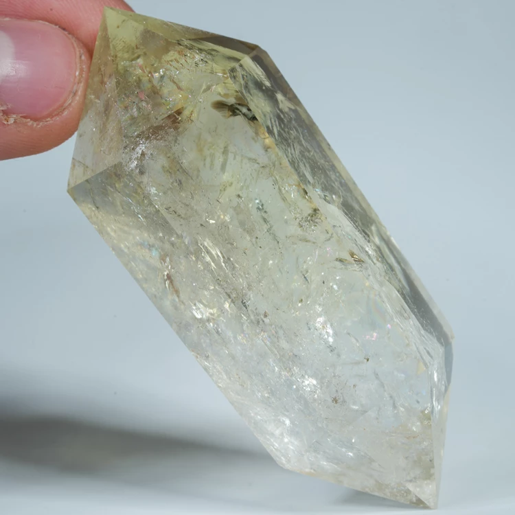 cytryn-przezroczysty-krysztal-zolty-kamien (123).webp