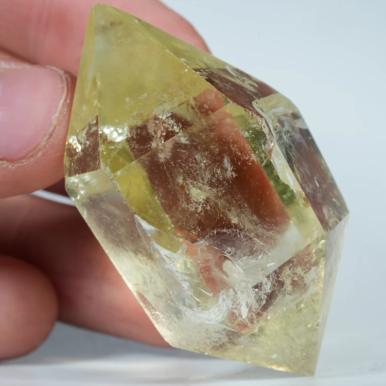 cytryn-przezroczysty-krysztal-zolty-kamien (124).webp