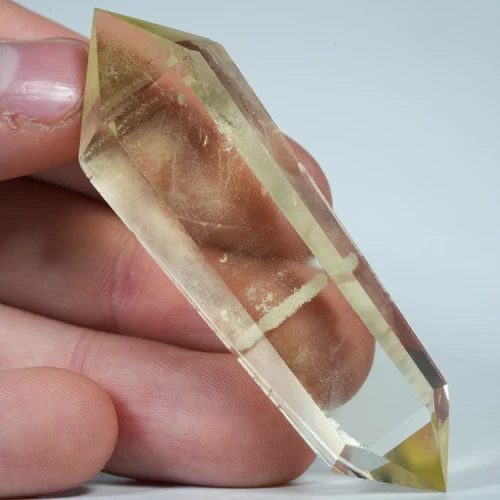 cytryn-przezroczysty-krysztal-zolty-kamien (128).webp