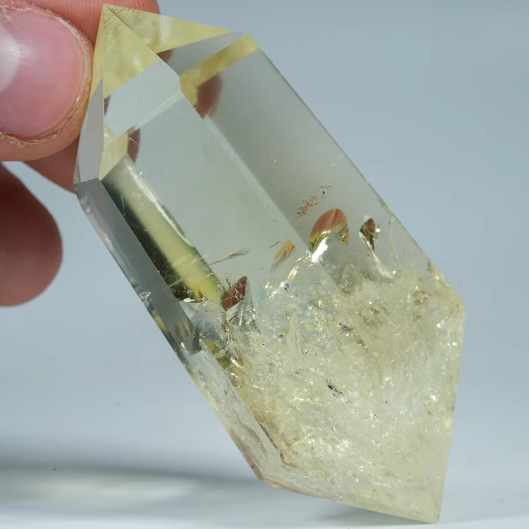 cytryn-przezroczysty-krysztal-zolty-kamien (136).webp