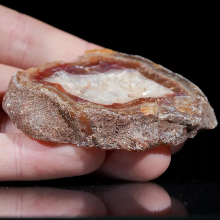 agat-z-malawi-kolorowy-kamien-naturalny (20) (Copy).webp