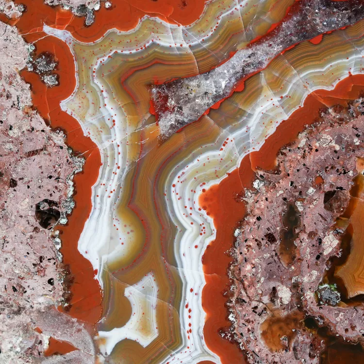 agat-z-nowego-kosciola-kamienie-polski (186) (Copy).webp