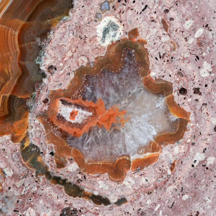 agat-z-nowego-kosciola-kamienie-polski (112) (Copy).webp