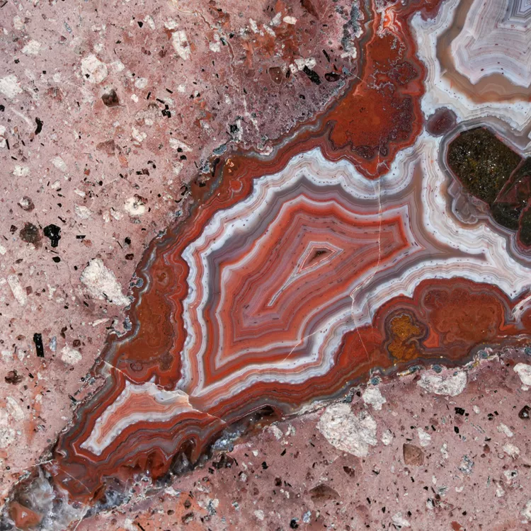 agat-z-nowego-kosciola-kamienie-polski (92) (Copy).webp