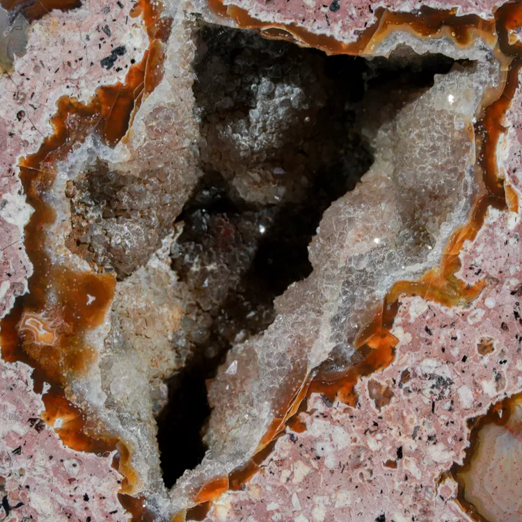 agat-z-nowego-kosciola-kamienie-polski (130) (Copy).webp