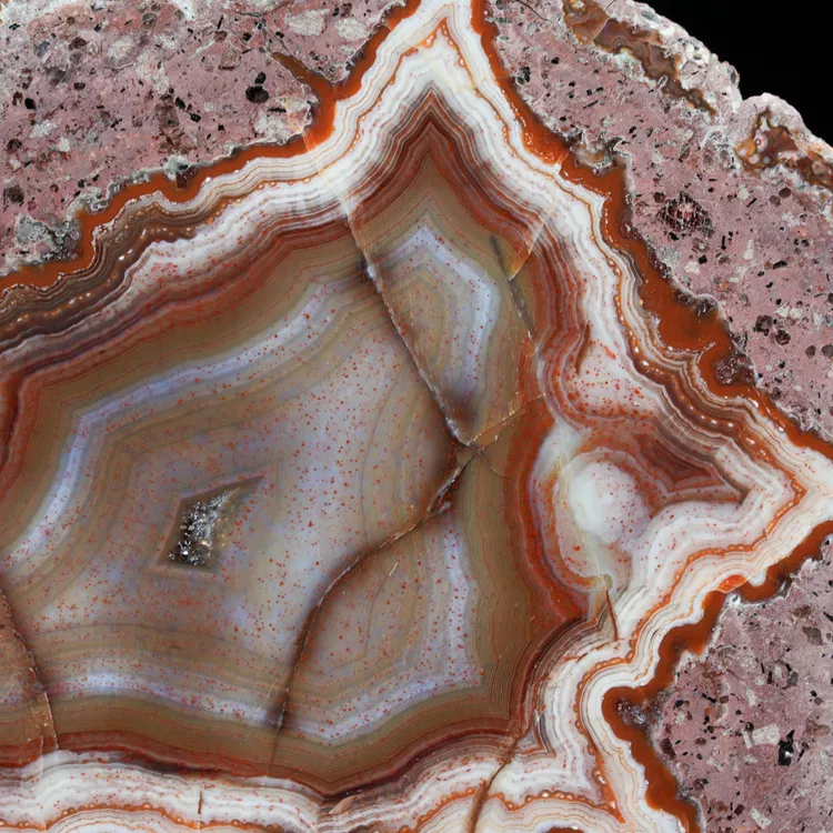 agat-z-nowego-kosciola-kamienie-polski (139) (Copy).webp