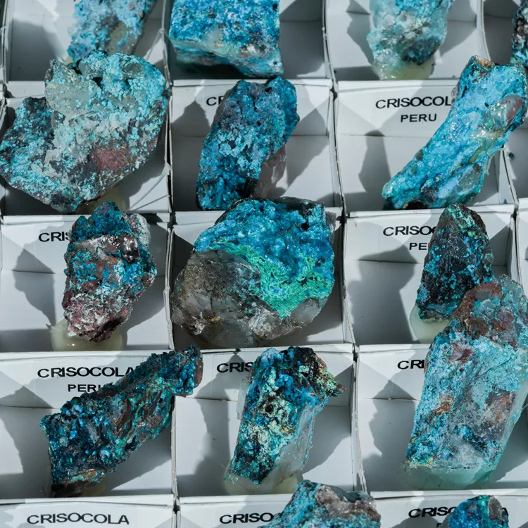 chryzokola-naturalna-surowa (2).webp