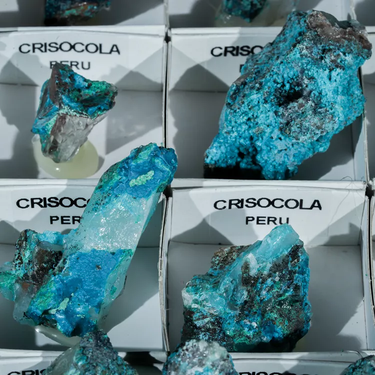 chryzokola-naturalna-surowa (3).webp