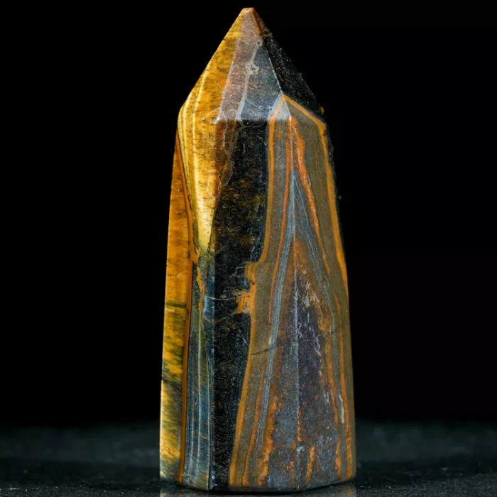 obelisk-z-kamienia-wieza-dekoracja-ochronna (11).webp