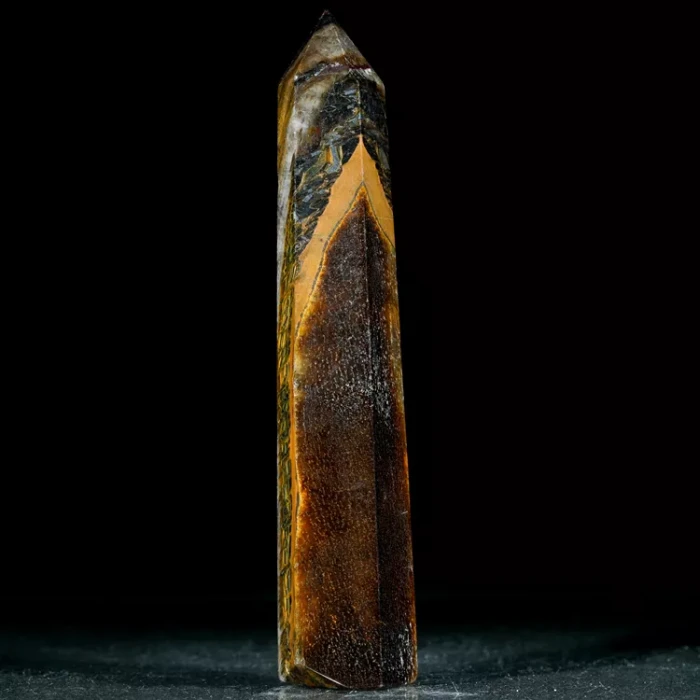 obelisk-z-kamienia-wieza-dekoracja-ochronna (27).webp