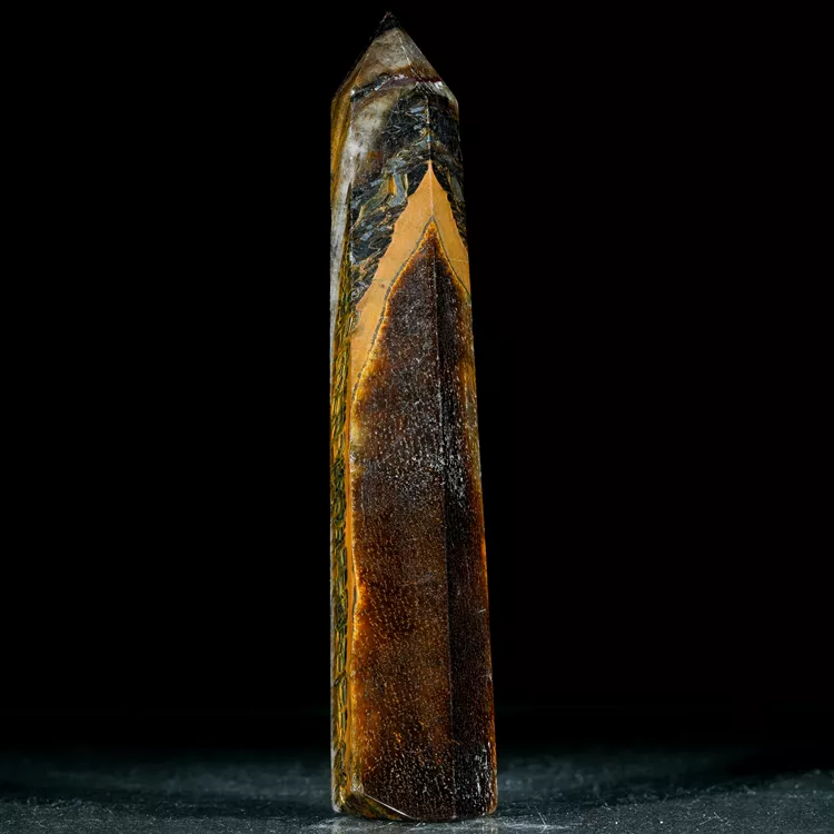 obelisk-z-kamienia-wieza-dekoracja-ochronna (27).webp