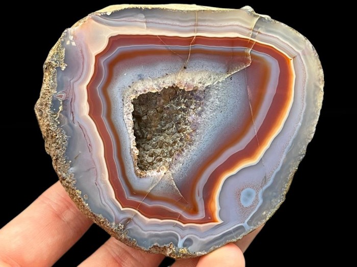 Agat minerał połówka 4_1.jpg